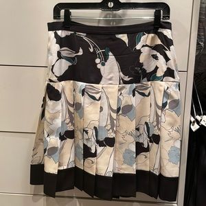 Vintage DKNY pleated skirt, size 8